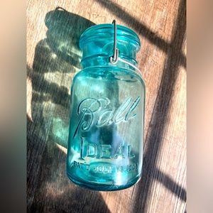 Blue Ball Ideal Glass mason jar with lid. 1908. Antique, vintage.